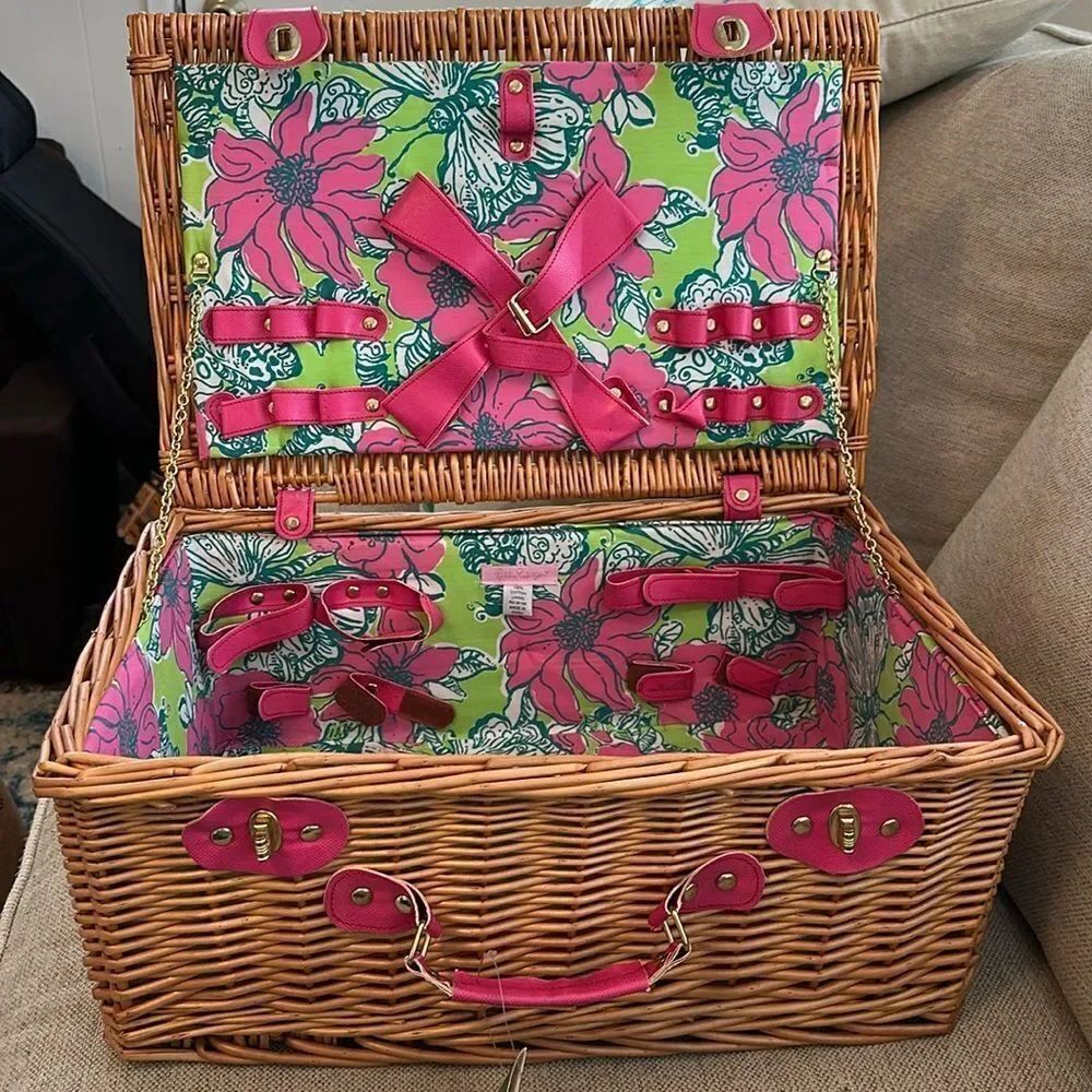 NWT Rare Lilly Pulitzer wicker picnic basket
